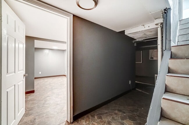 Building Photo - Spacious Three Bedroom in Dayton!