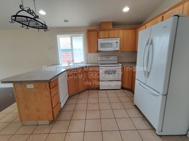 Building Photo - 7912 Redonda Dr