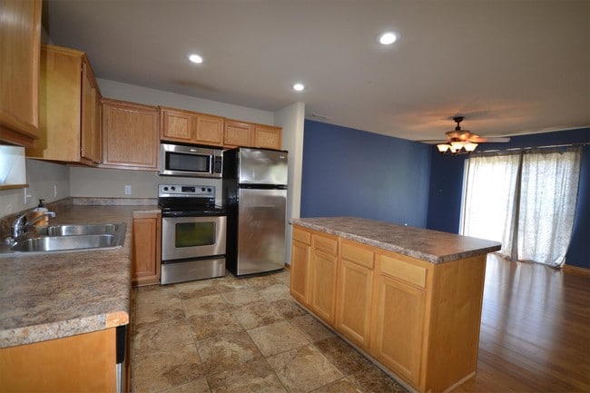 Building Photo - 2848 W Redstone Dr