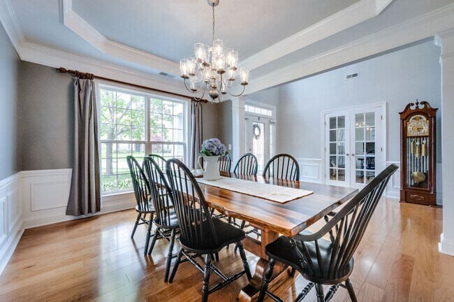 Building Photo - 4 Bedroom, 3.5 Bathroom Executive Home with Fenced Yard and 3 Car Garage.