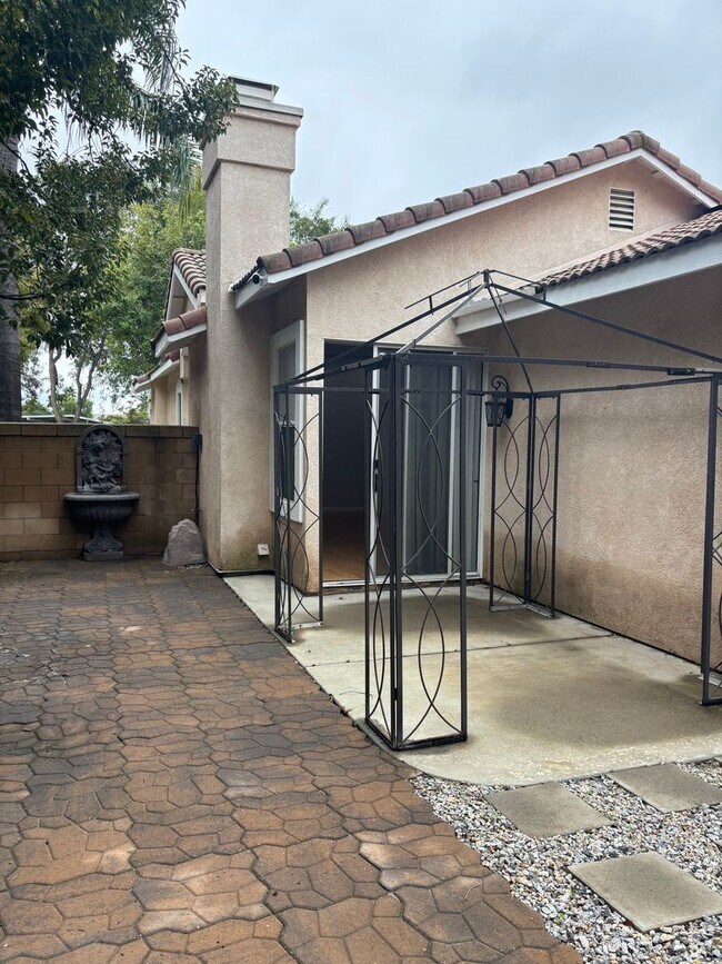 Building Photo - Beautiful Rancho Cucamonga 3 Bedroom/ 2 Bath Home