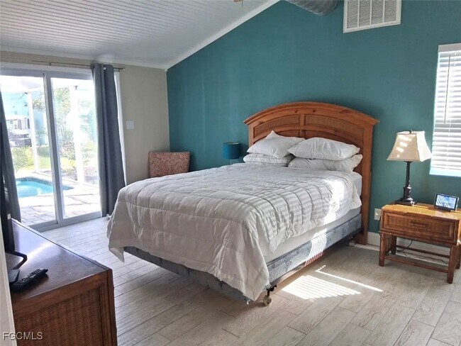 Building Photo - 2470 Rose Ave