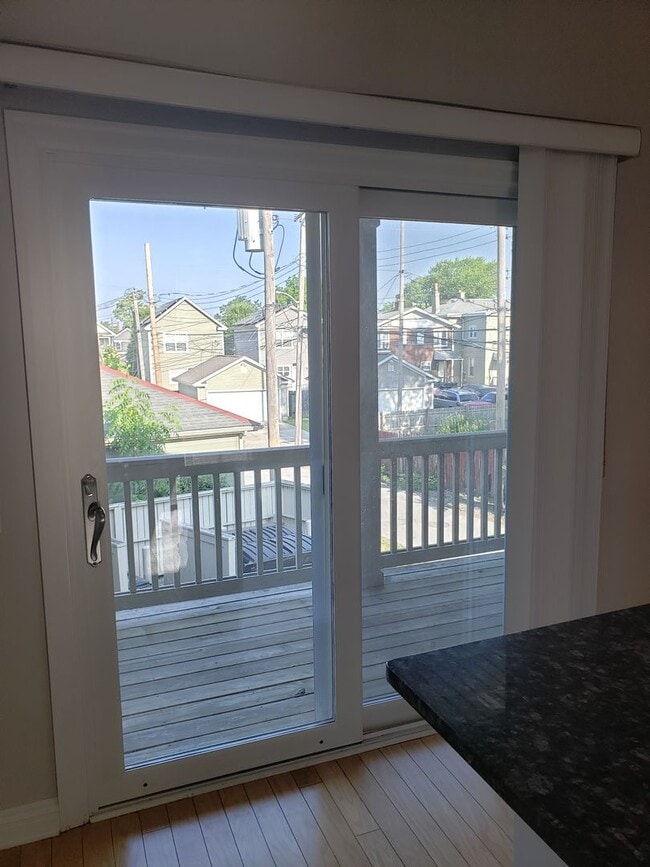 Building Photo - 1 Bed 1.5 Bath Townhome in King-Lincoln Br...