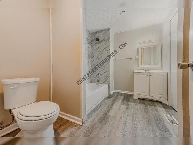 Building Photo - 306 Kay St