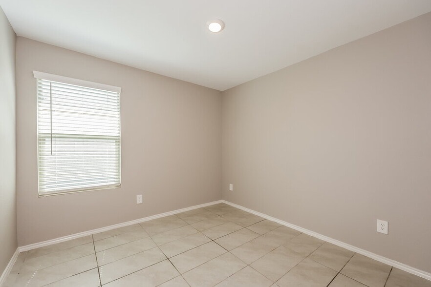 Building Photo - 1149 Crestview Dr