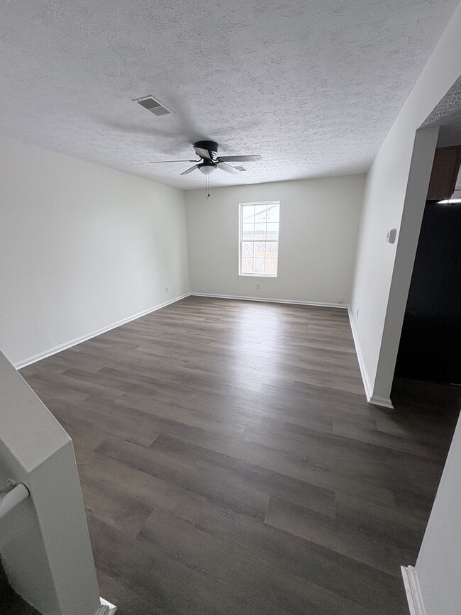 Building Photo - 122 Karen Ct