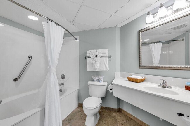 Building Photo - 2560 N Ocean Blvd