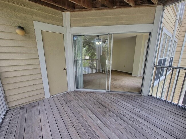 Building Photo - 10024 Strafford Oak Ct