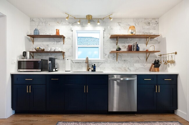 Building Photo - 1221 N A St