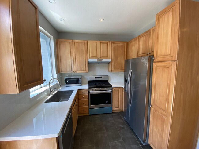 Building Photo - ALMADEN LAKE - Updated townhome with centr...