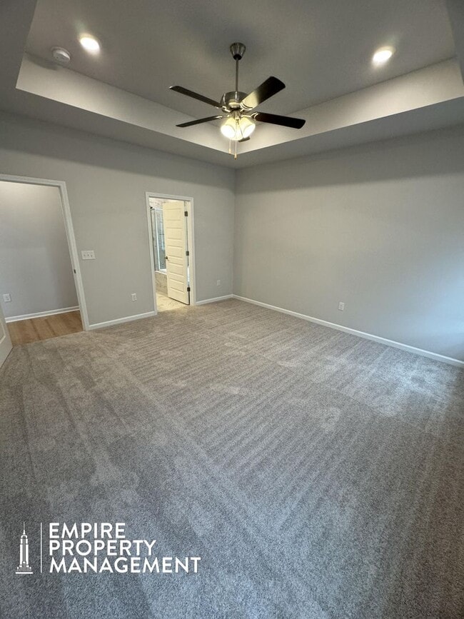Building Photo - Move In Special: 1/2 Off 1st Month's Rent!!
