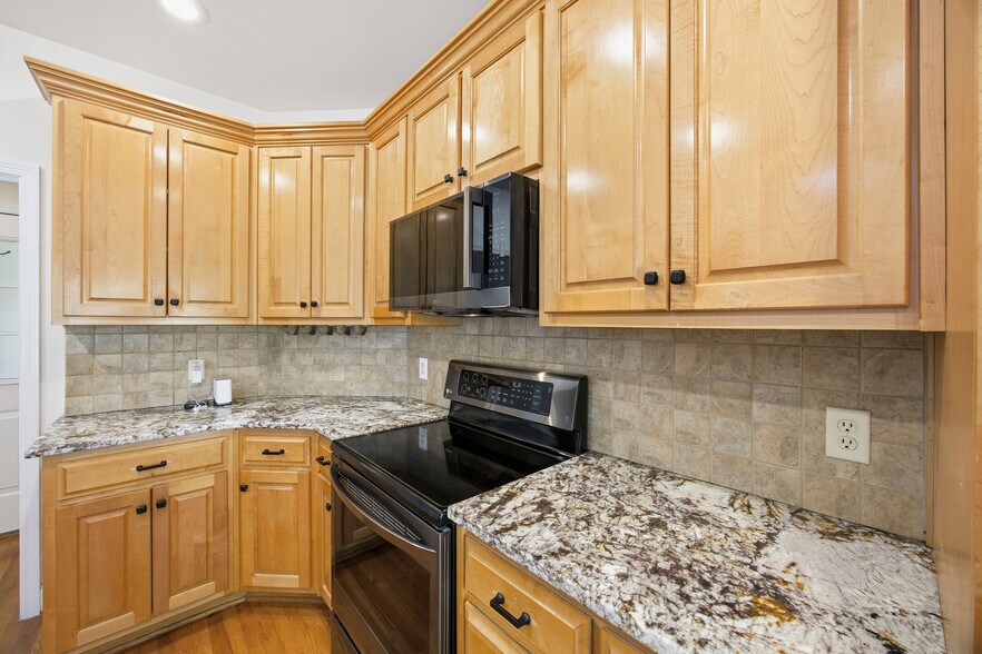 Building Photo - 5208 Hampton Mill Dr