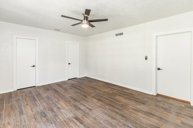 Building Photo - 118 N Caldwood Dr