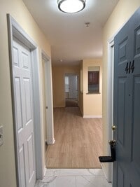 Building Photo - 414 Waterford Dr