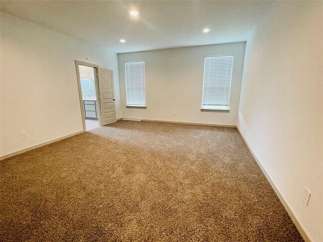 Building Photo - 1718 Bryson Heights Dr