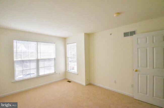Building Photo - 139 Birchwood Dr