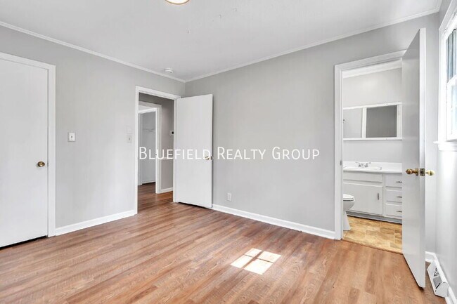 Building Photo - 107 River Rd Cir-