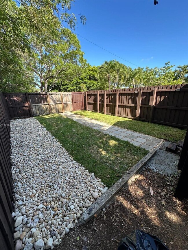 Primary Photo - 141 NE 14th St