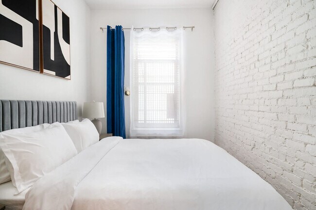 Building Photo - 240 E 26th St