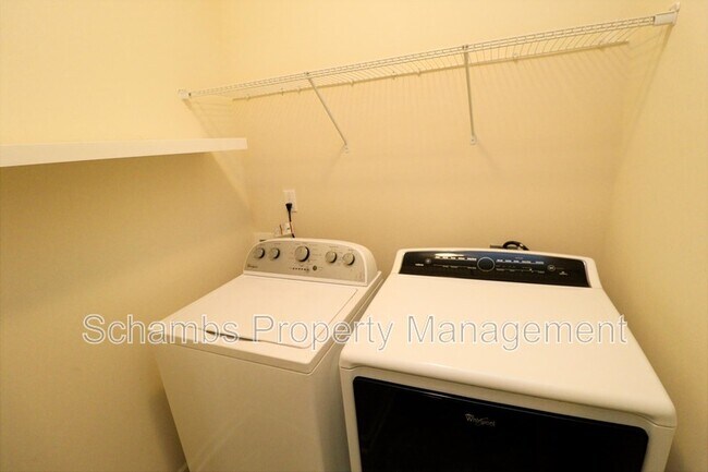 Building Photo - 84 Fairview St