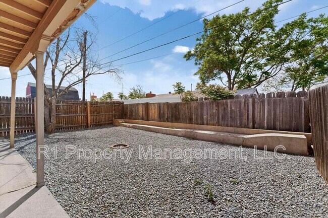 Building Photo - 222 Shannon Pl NW