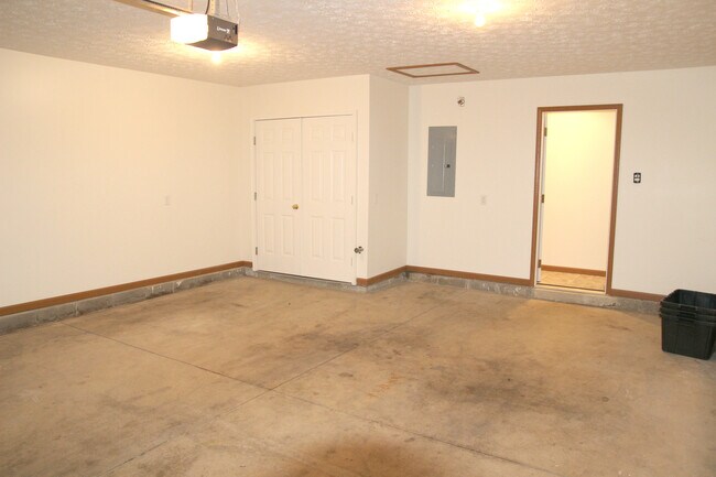 Building Photo - Pebblebrook Apartments 109