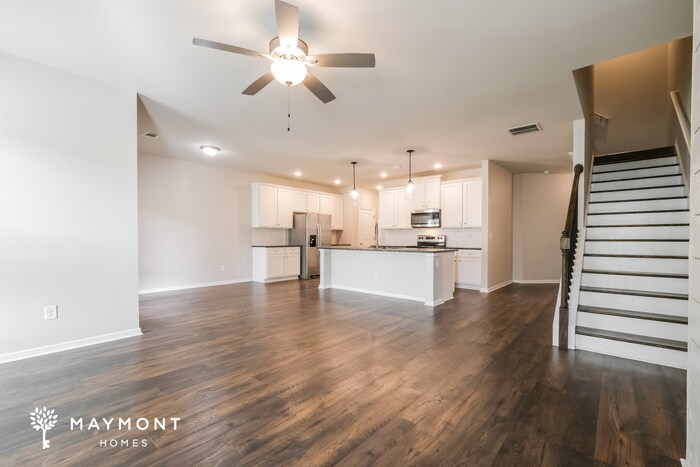 Building Photo - 1015 Smoky Mountain Springs Ln