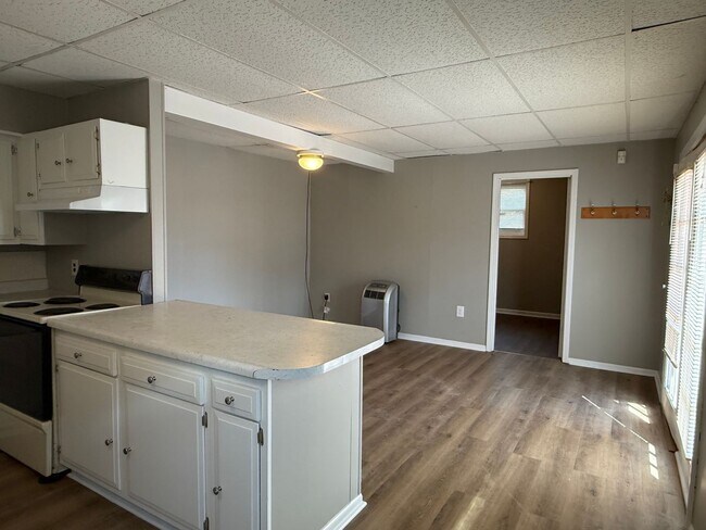 Building Photo - 8 Vine Ln