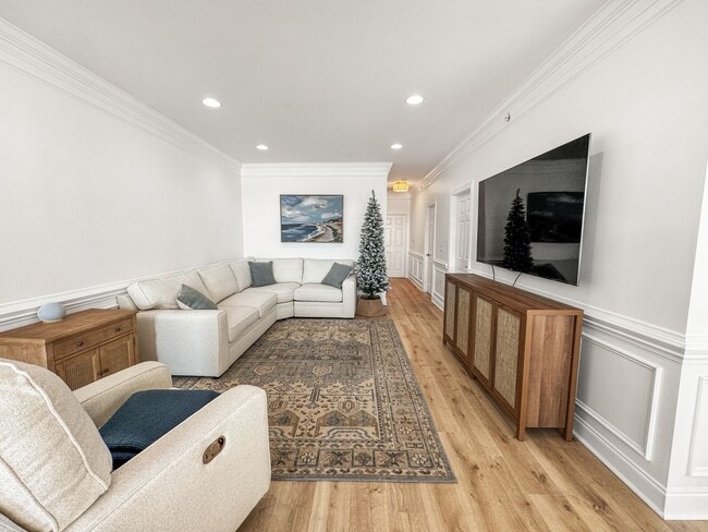 Building Photo - Fully Furnished Waterfront Elegance on Mai...