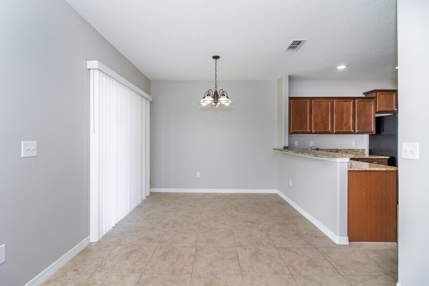 Building Photo - 1021 Seminole Sky Dr