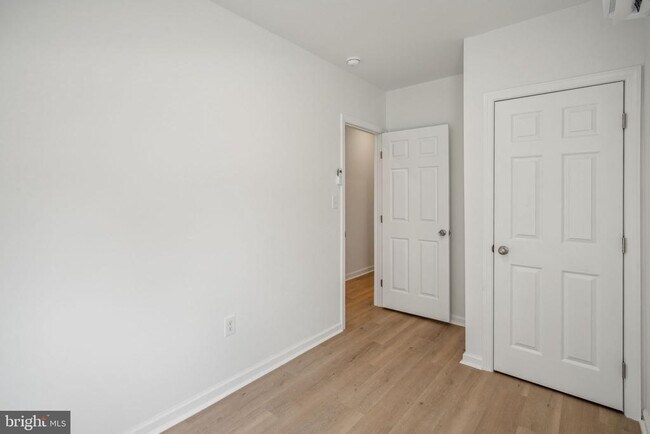 Building Photo - 321 E Lehigh Ave