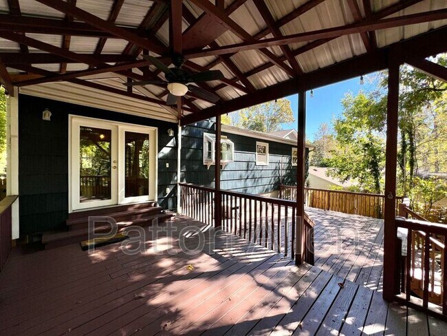 Building Photo - 126 Locust Ct