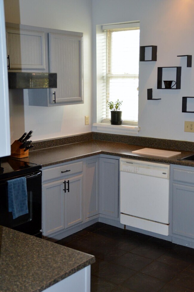 Building Photo - 32 Wilson Ave