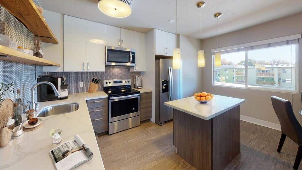 Building Photo - 3055 La Selva St