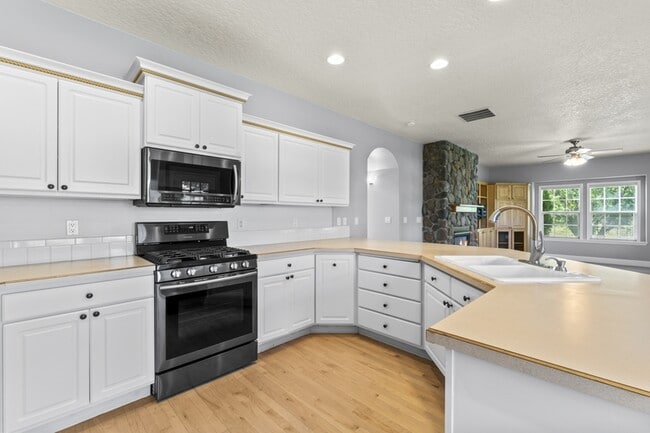 Building Photo - 15081 Widgeon Ave