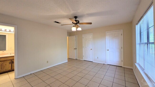 Building Photo - 1485 Pine Ln Dr