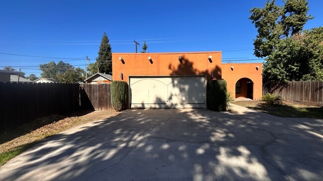 Primary Photo - 1337 W Orangeburg Ave