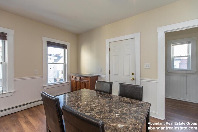 Building Photo - 376 Medford St