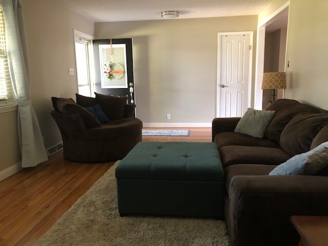 Building Photo - 105 Belden Dr