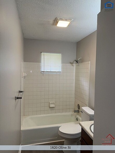 Building Photo - 1820 Olive St