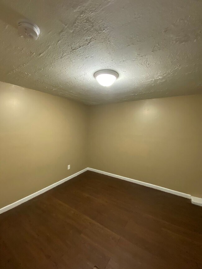 Building Photo - 4420 N 48th St