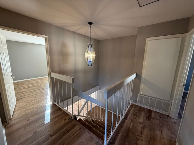 Building Photo - 3 Bedroom, 2.5 Bath Two-Story Townhome in Tierrasanta