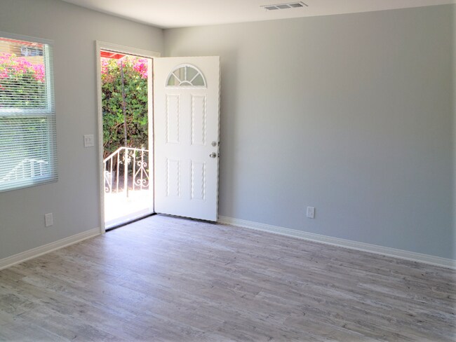 Living Room Entry - 3754 Westwood Blvd