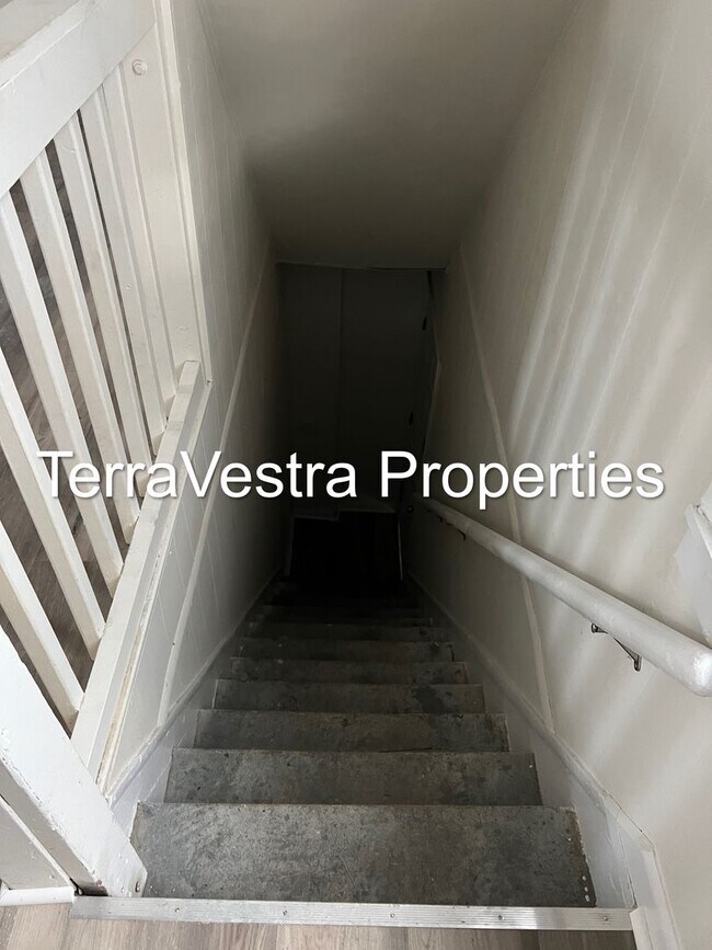 Building Photo - 601 E Mulberry St