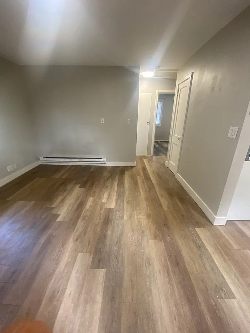 Building Photo - Charming 2-Bedroom Houghton Bungalow