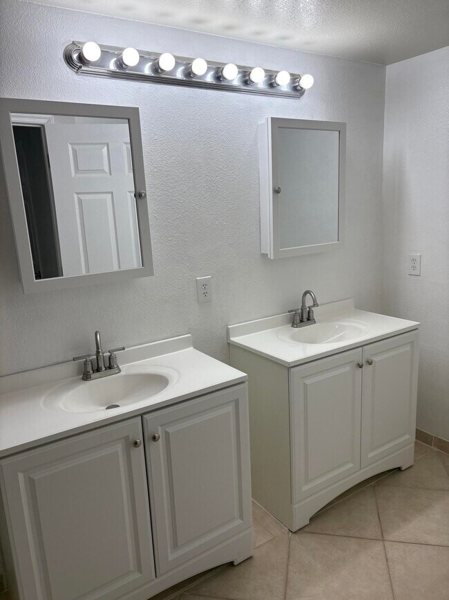 Building Photo - 6434 Emerald Dunes Dr
