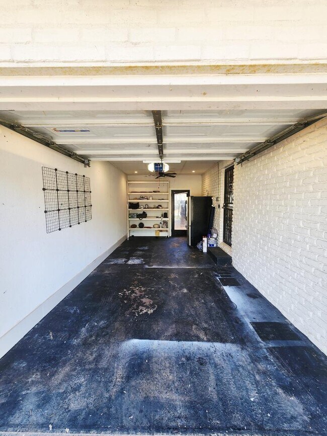 Building Photo - 3158 Cloverhurst Dr