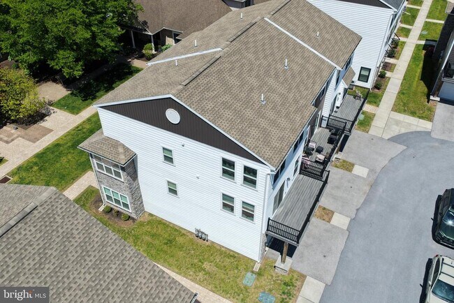 Building Photo - 121 High Pointe Dr