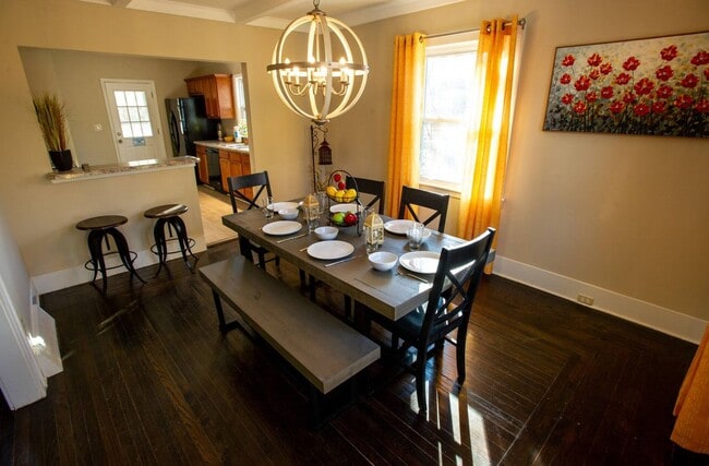 Building Photo - Large Fully Furnished Home, Must See!