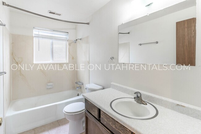 Building Photo - 1036 S Virginia Cir